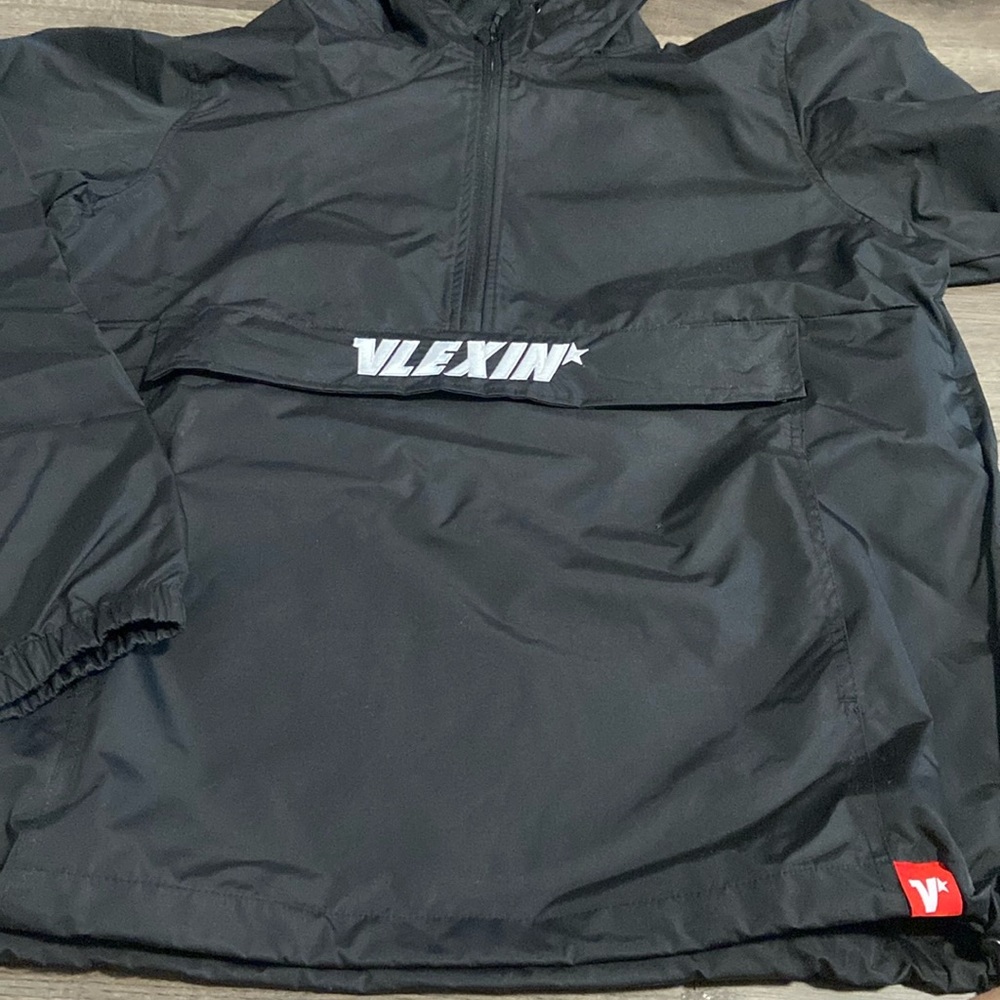 A men or women brand new windbreaker